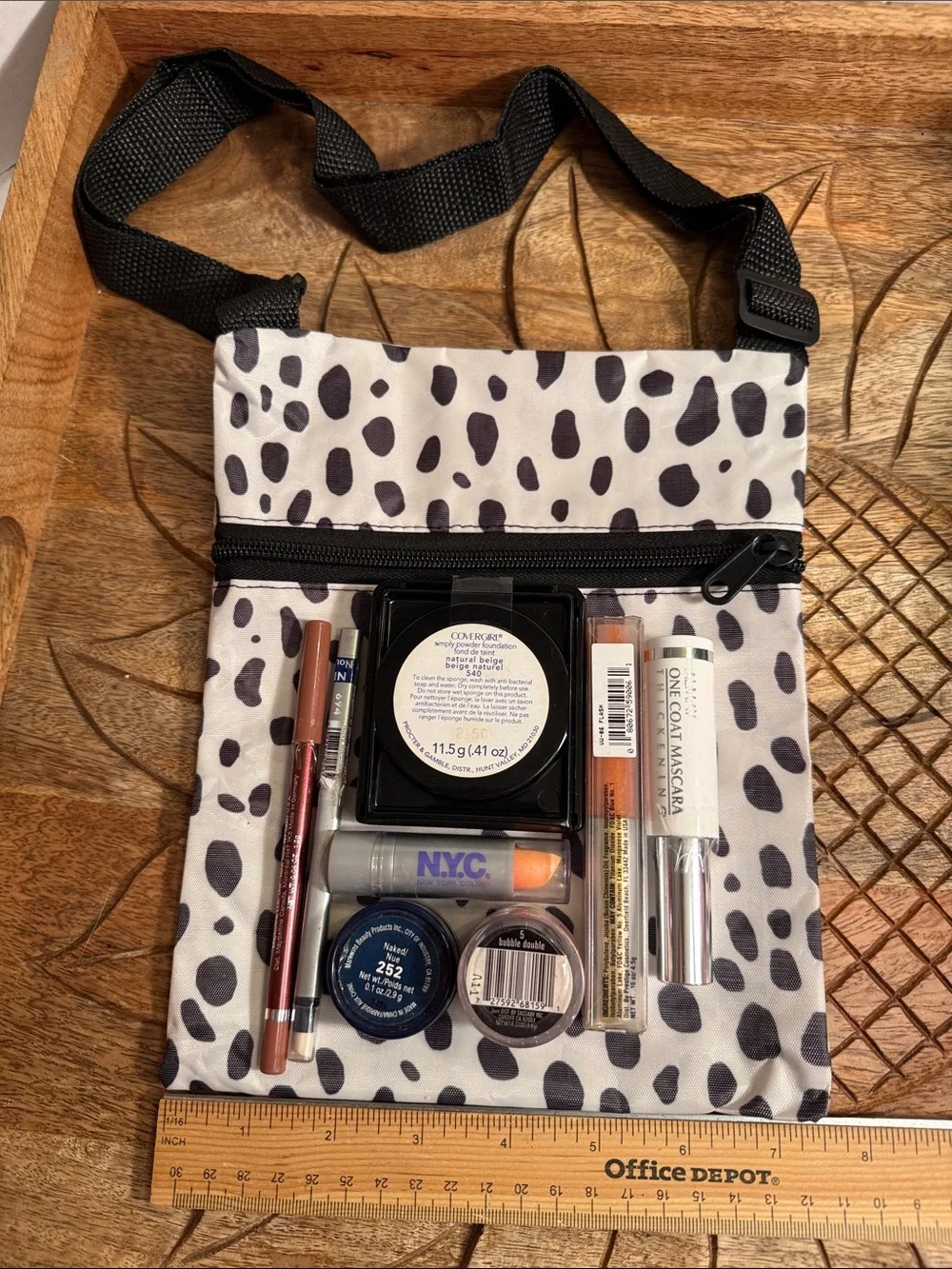 💄NWT Makeup Essentials Kit - Neutral Peach & more with a bl/wht crossbody bag